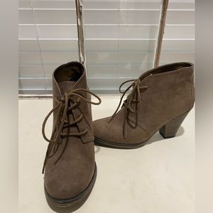 Great condition ankle boots!